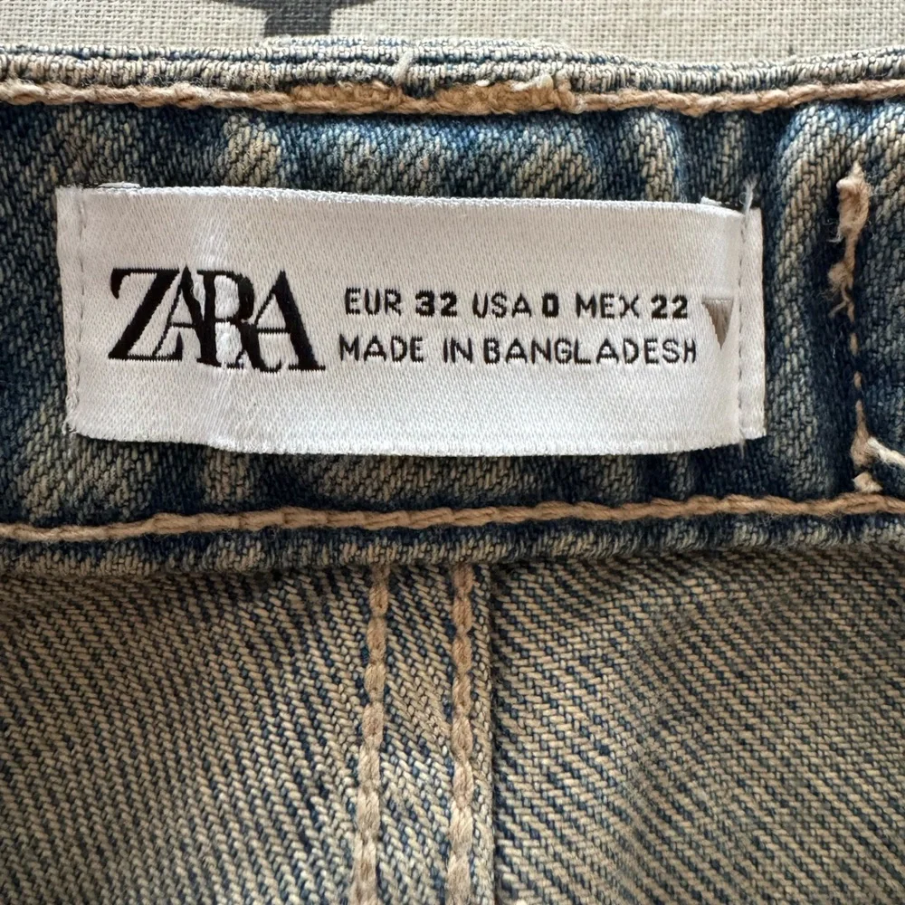Zara Washed Gray Cargo Straight-Leg Jeans
BB2 - Picture 6 of 7